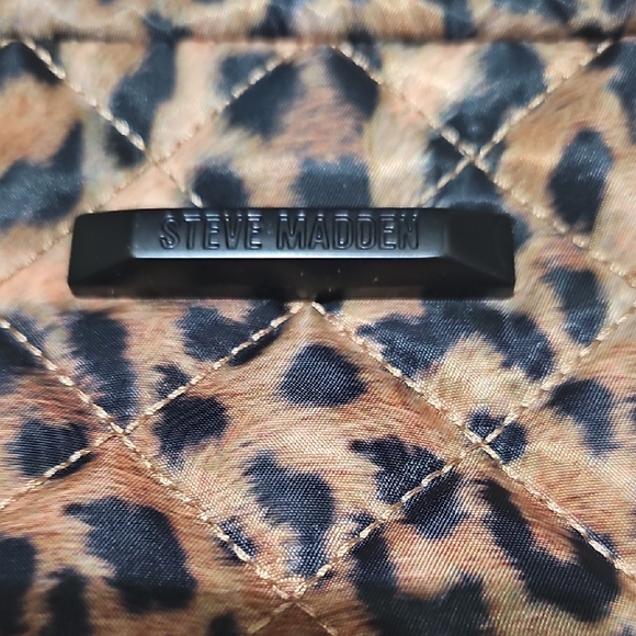 Steve Madden Leopard Print Cosmetic Bag - Picture 2 of 7
